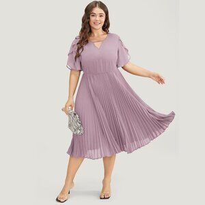 NWT BloomChic Mauve Solid Keyhole Split Chiffon Petal Sleeve Pleated Hem Dress